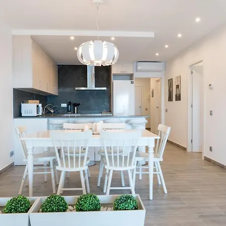 Seahomes Vacations - Cala Banys Seafront & Pkg Льорет-де-Мар