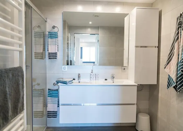 Апартаменты Seahomes Vacations - Cala Banys Seafront & Pkg *